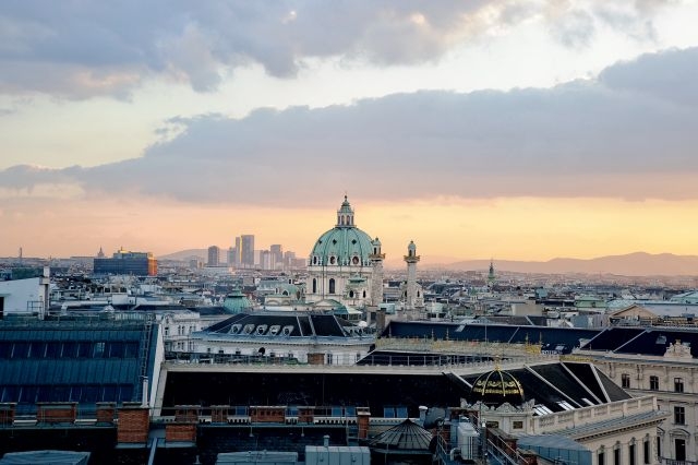 Ritz-Carlton Vienna Atmosphere rooftop bar